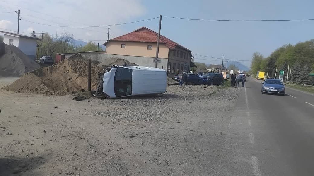 Потрійна ДТП на Тячівщині: є постраждалі