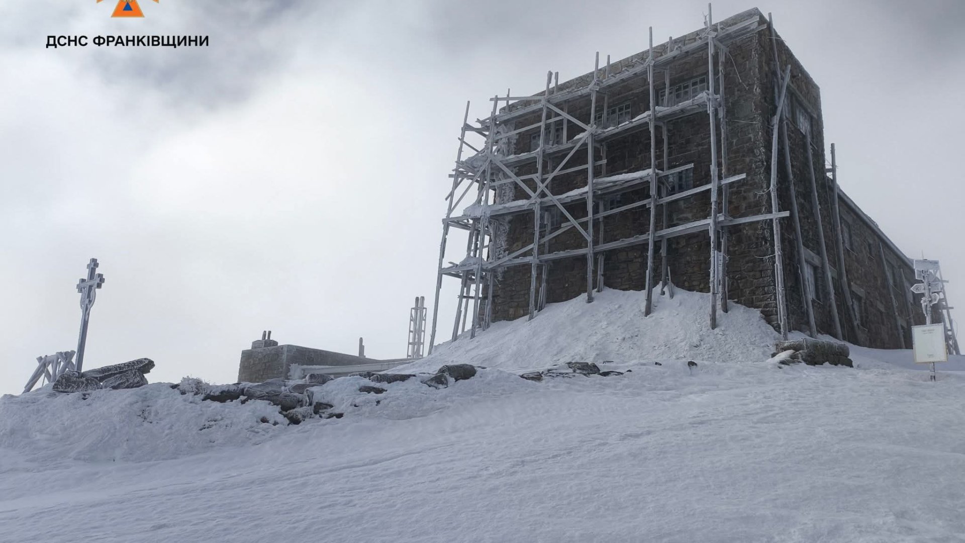 ​Попри середину весни, високогір’я Рахівщини залишається у полоні зими