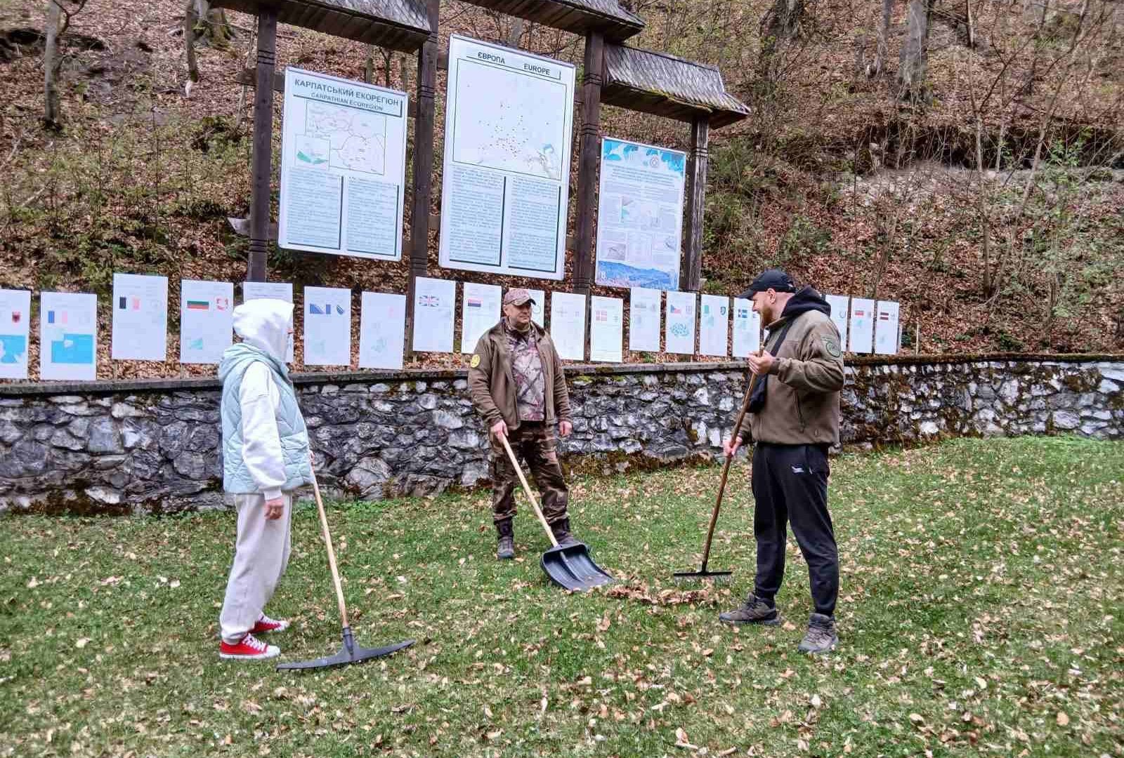 Чистота як спільна відповідальність: У Карпатському біосферному заповіднику відбулася масштабна толока