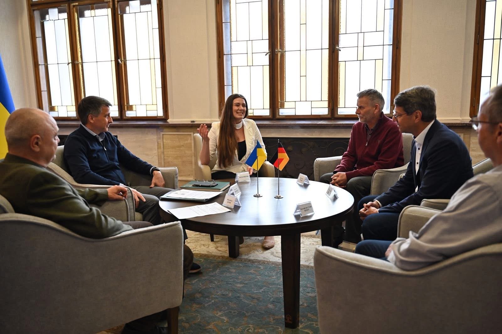 Мільйон євро підтримки: як маленьке німецьке місто допомагає Закарпаттю під час війни