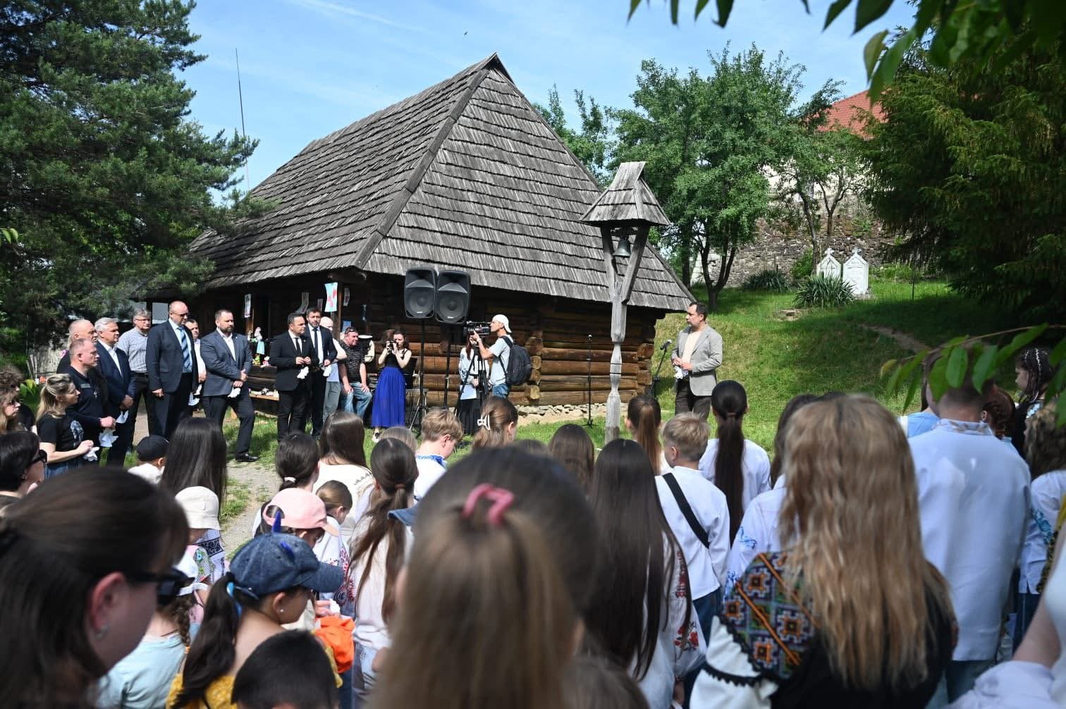 «707 маленьких життів, які не встигли вирости»: на Закарпатті вшанували пам’ять дітей, загиблих через війну