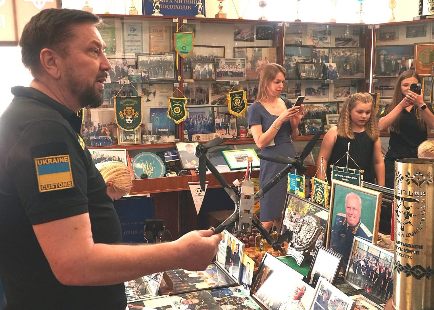 Від дитячого малюнка до митного контролю: юним закарпатцям показали, як працюють «ворота до Європи»