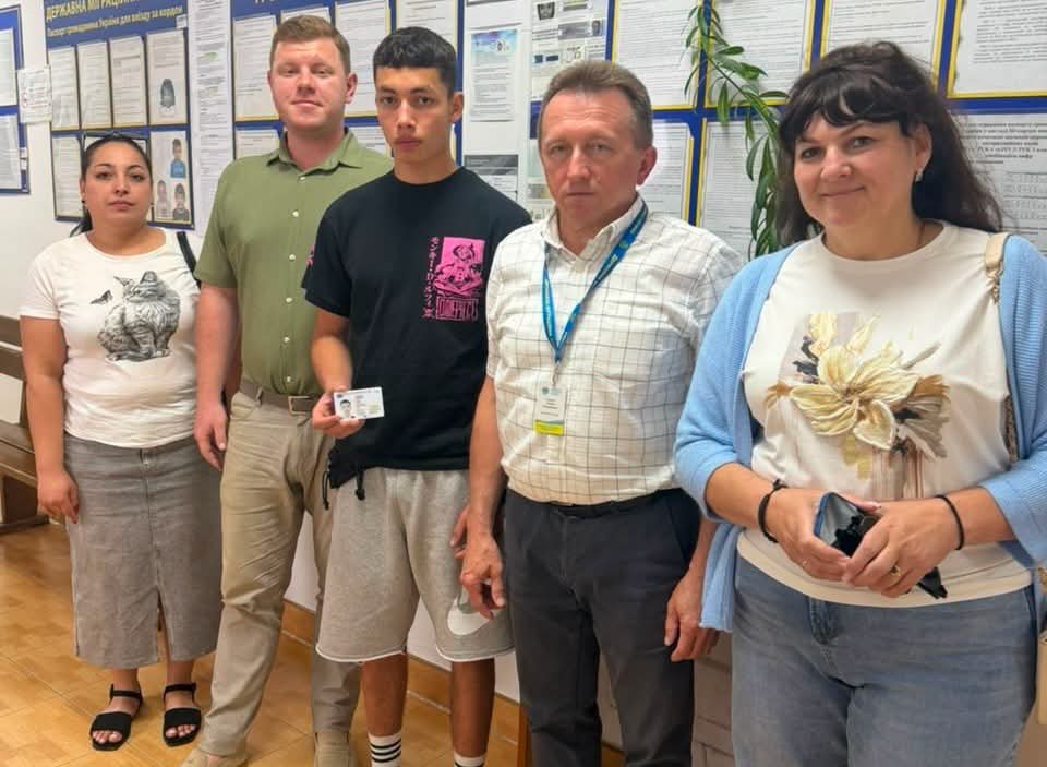18 років без імені та прав: як у Сваляві юнак «з нуля» виборов свій перший паспорт