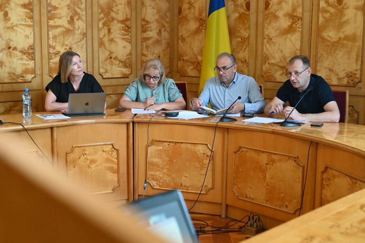 Вакцинація Закарпаття під загрозою: в ОВА заявили про спалахи кору та критичний стан питної води