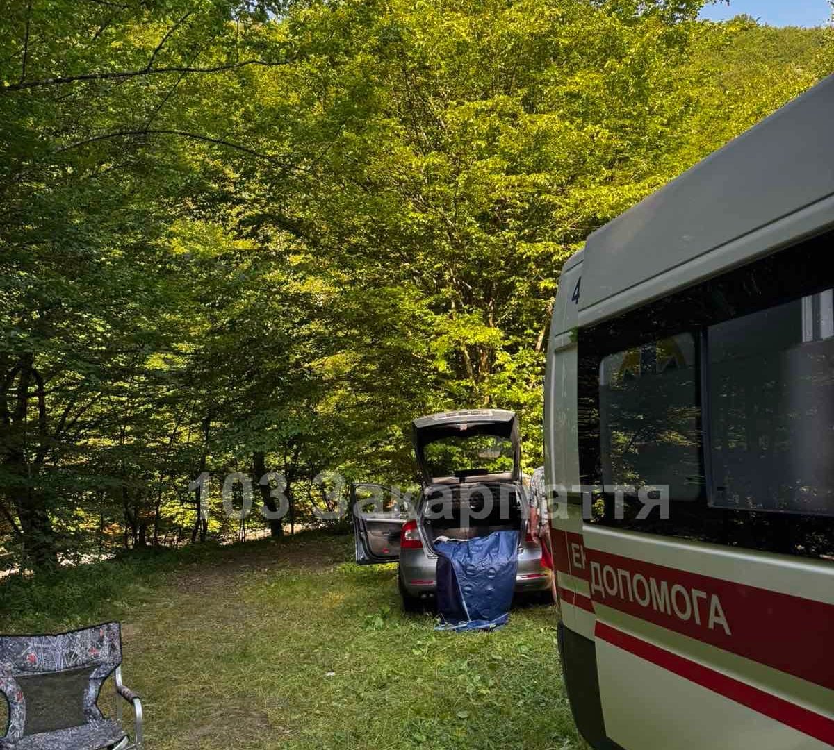 На Перечинщині медики «швидкої» через відсутність зв'язку ледве знайшли знерухомленого пацієнта