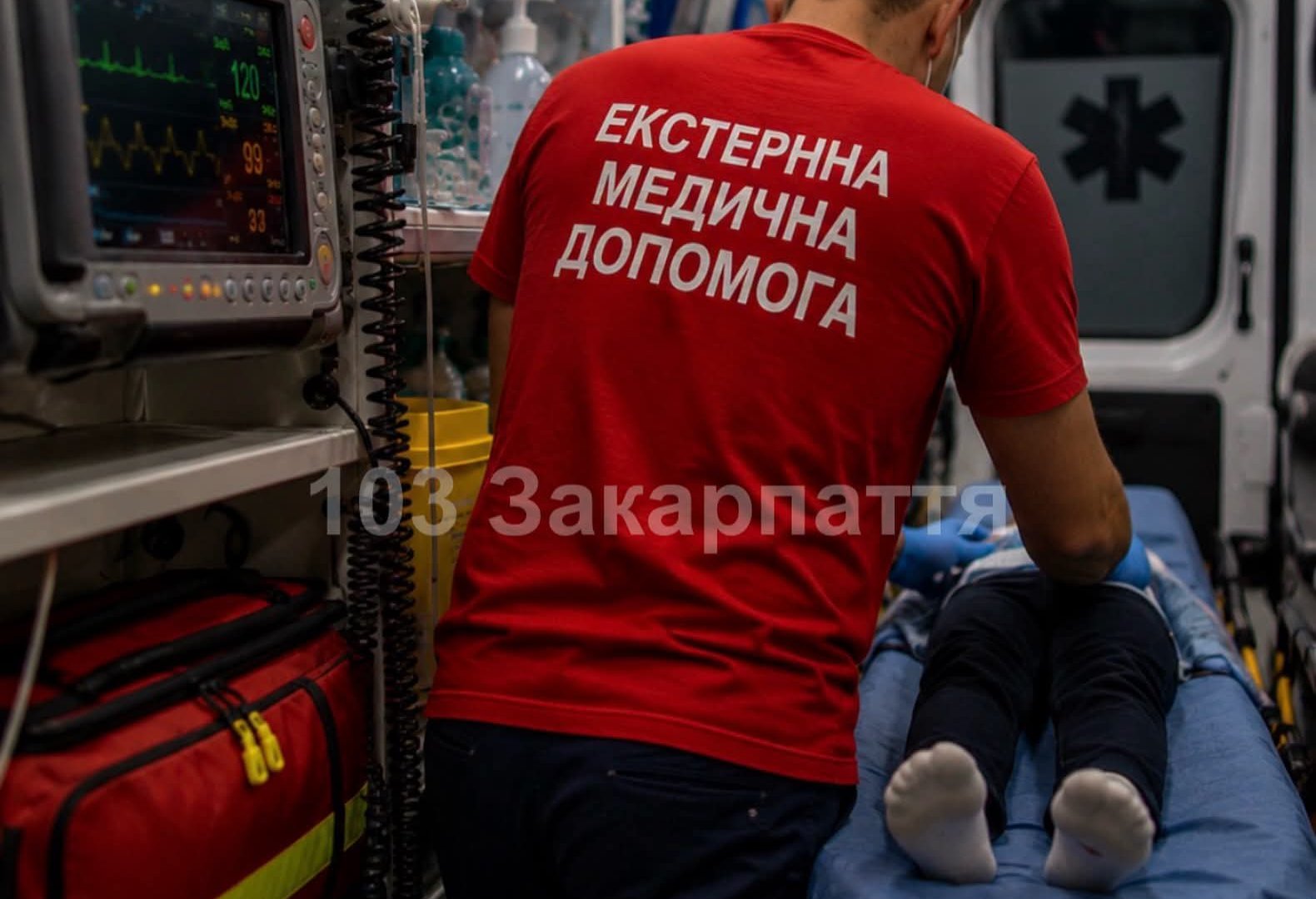 Нещасний випадок біля басейну: на Закарпатті дитину госпіталізували з травмою голови