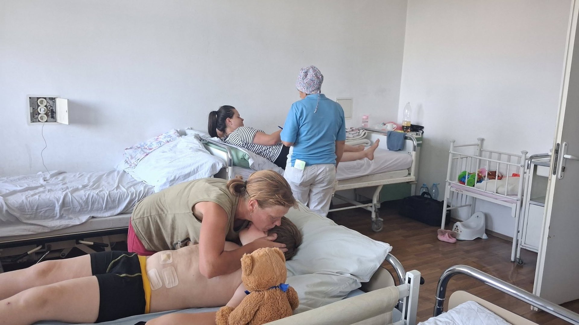 Порятунок хлопчика з Києва в Мукачеві: закарпатські хірурги провели складну операцію