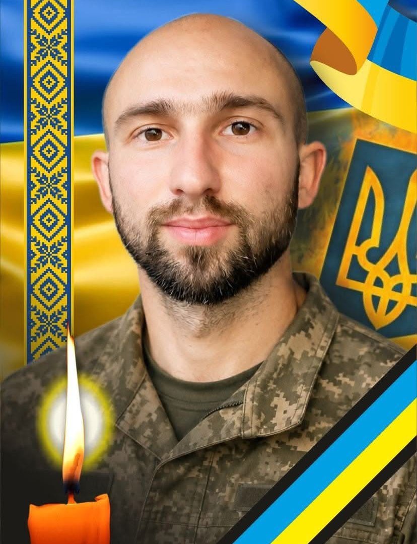 На щиті додому повернувся Герой: в Ужгороді попрощаються із захисником Артемом Ромчаком
