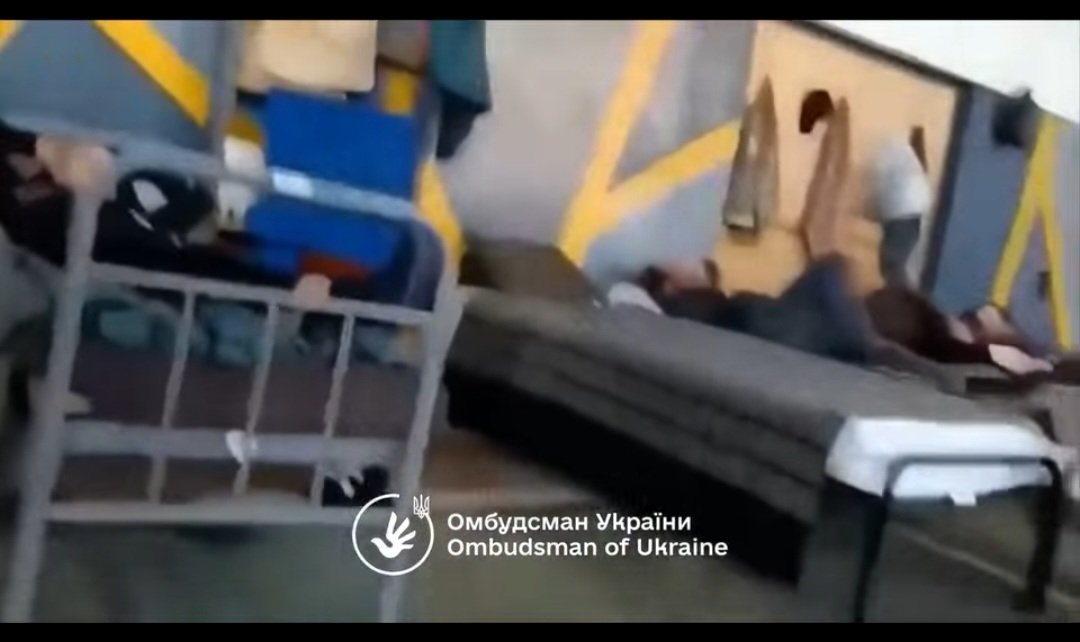 Прикували кайданками до драбини до ранку: на Закарпатті судитимуть працівника ТЦК за катування мобілізованого