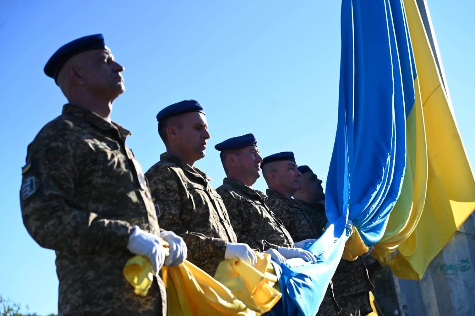 Найвищий прапор Закарпаття піднято в Ужгороді: як область відзначила День Державного Прапора