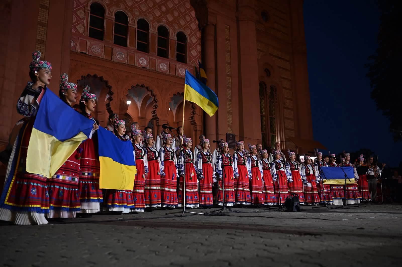 В Ужгороді День Незалежності України зустріли традиційною молитвою на світанку