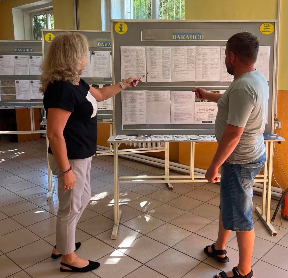 Біржа праці — це не про «допомогу з безробіття», а про новий старт: У Рахові безкоштовно вчать запускати бізнес та міняти професію