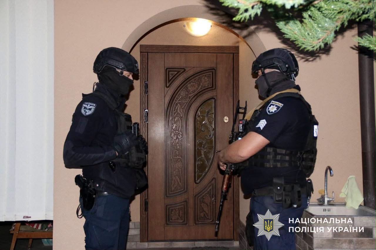 Майже 6 мільйонів гривень на «чорному» ринку: на Закарпатті викрили наркоугруповання, яке очолювали керівники охоронної фірми