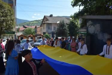 У Рахові відбулися меморіальна хода та молебень до Дня пам’яті захисників України