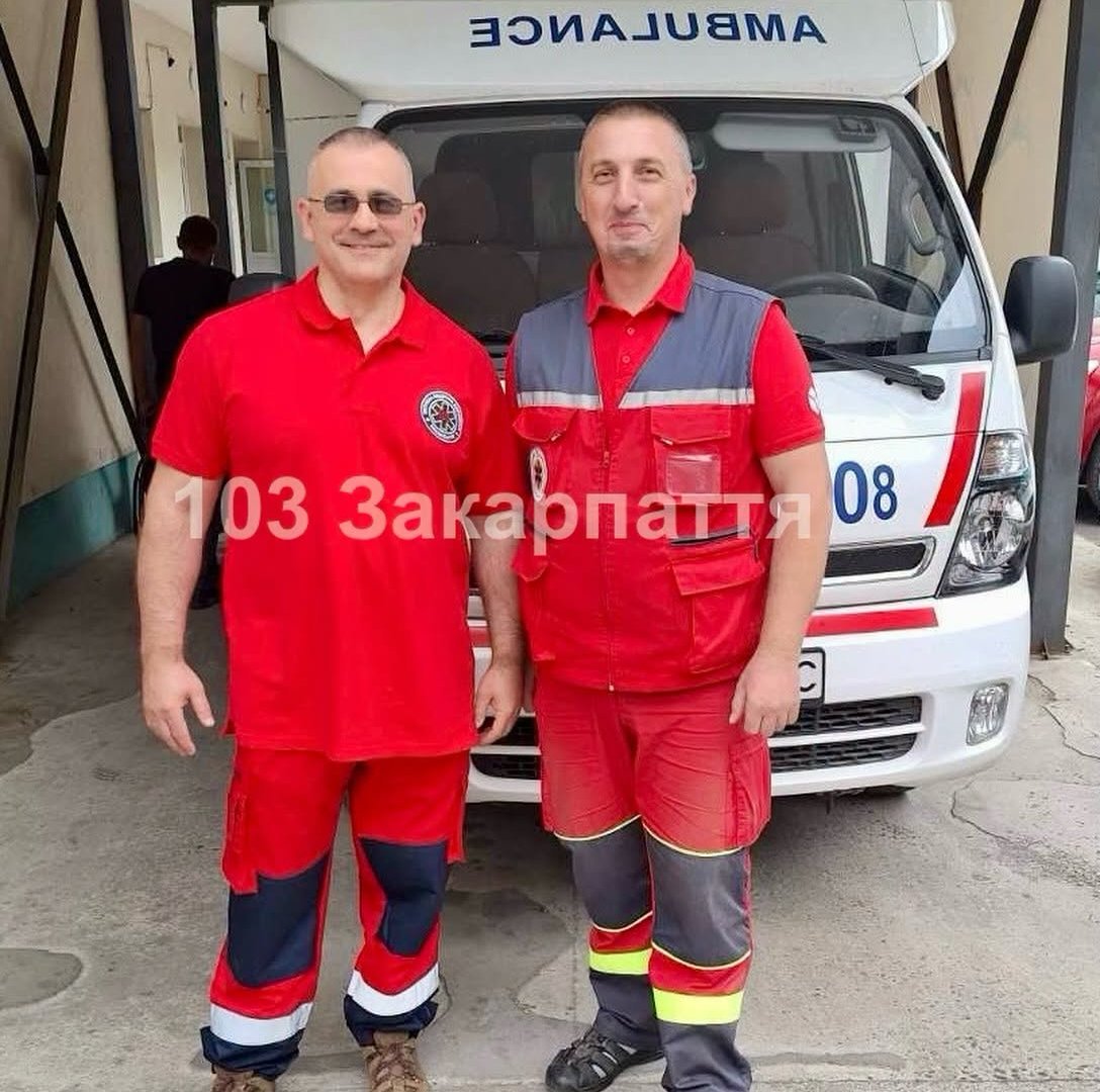На Хустщині пенсіонер дістав важку травму ноги циркулярною пилою: медики Закарпаття врятували чоловіка