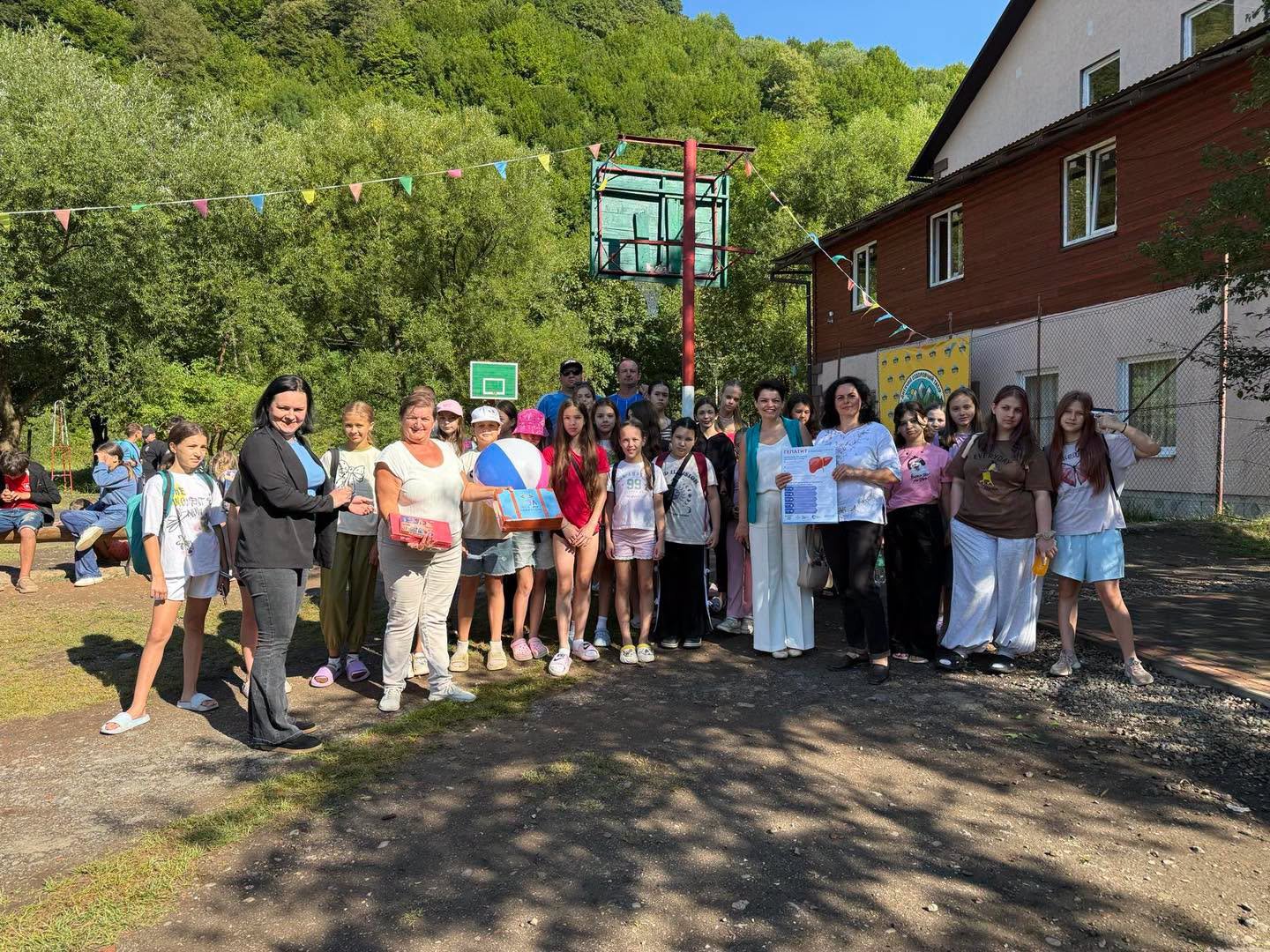 Перевірка на лістерію та кишкову паличку: на Рахівщині раптово інспектували дитячий табір «Наталія»