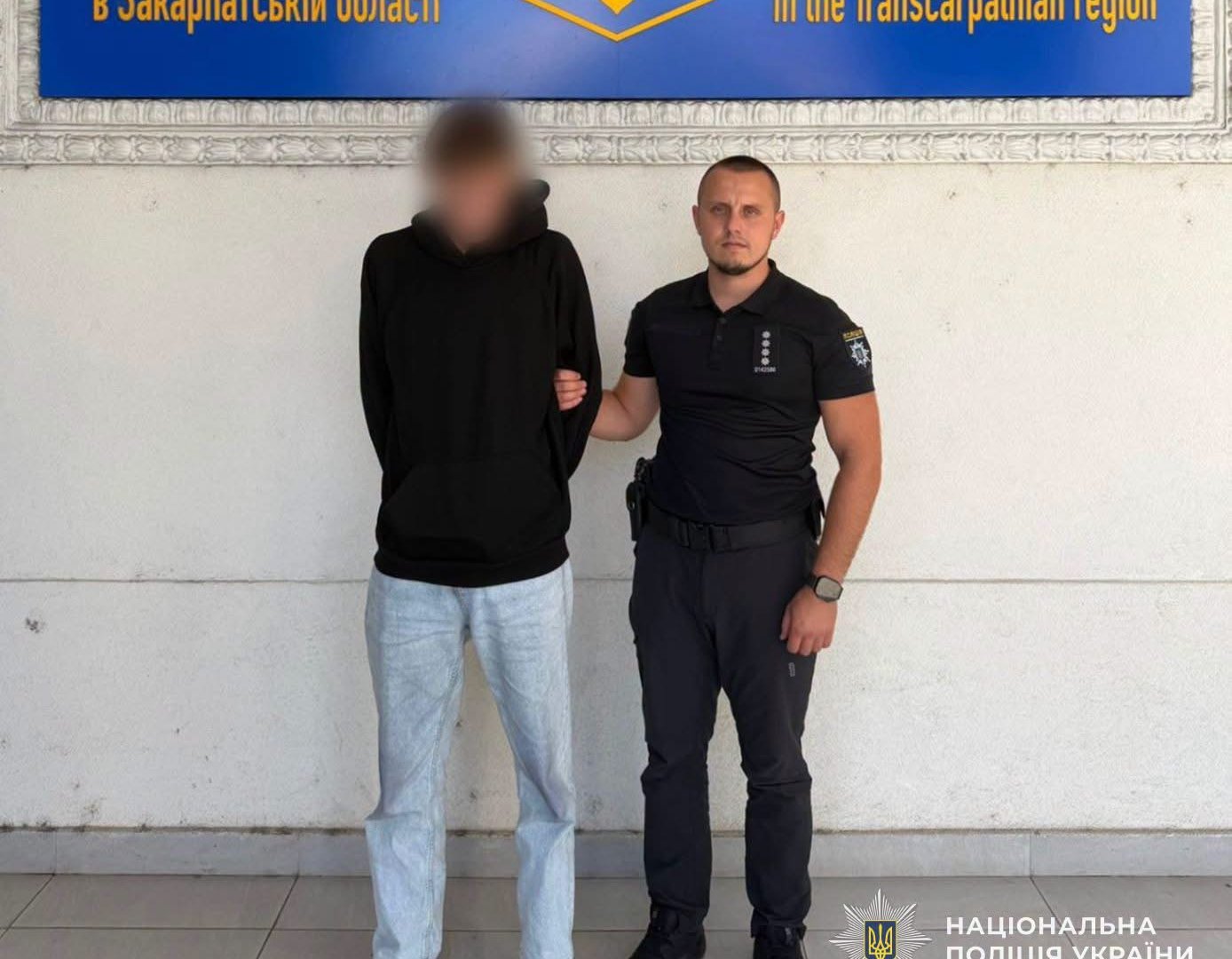 Без акумулятора і бензину, але його все одно викрали: на Тячівщині 19-річний хлопець «відбуксирував» ВАЗ до іншого села