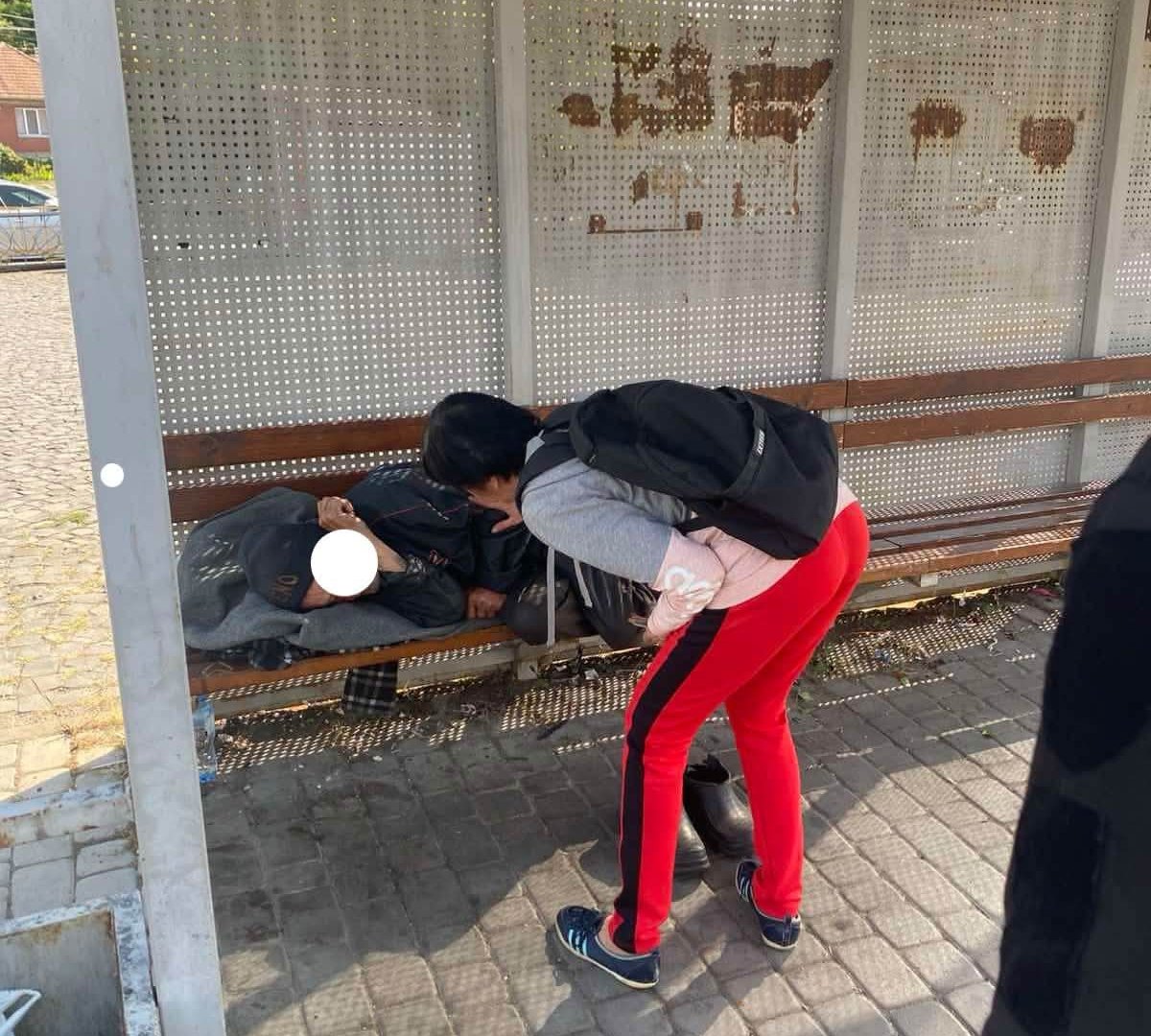Ночував на зупинці біля Паланку і пам’ятав лише одне ім'я: у Мукачеві соцпрацівники розплутали дивовижну історію