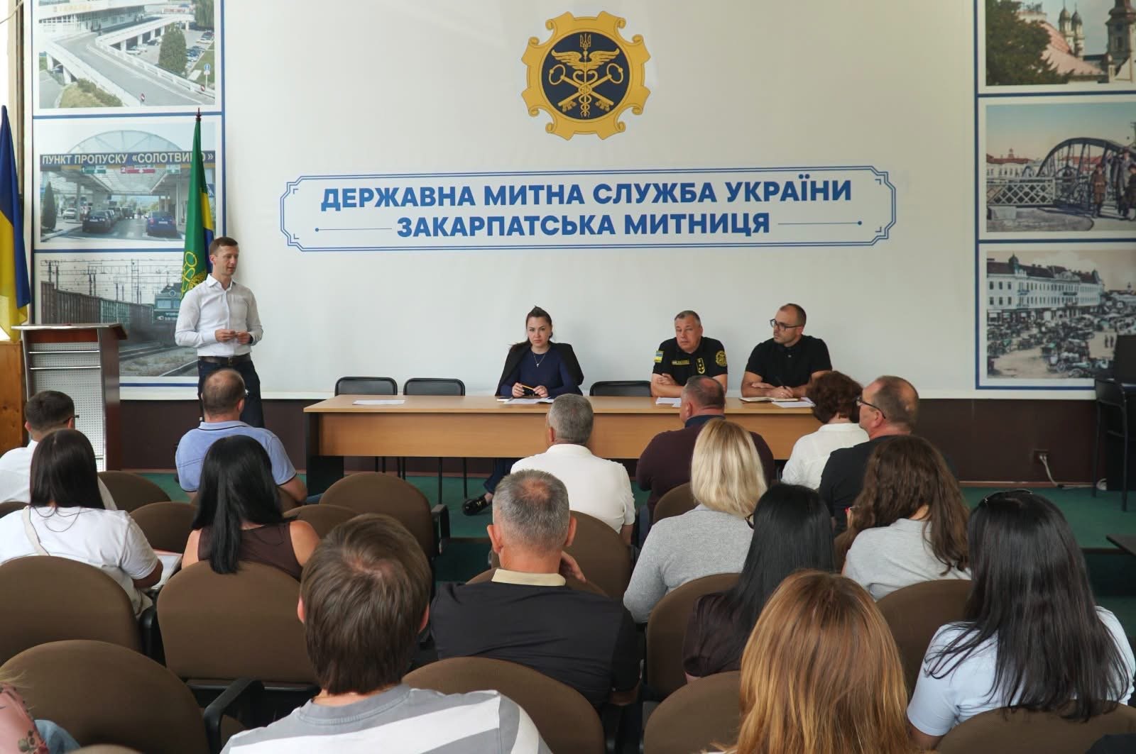 Черги вантажівок та повітряні тривоги: Закарпатська митниця закликає бізнес змінити логістику