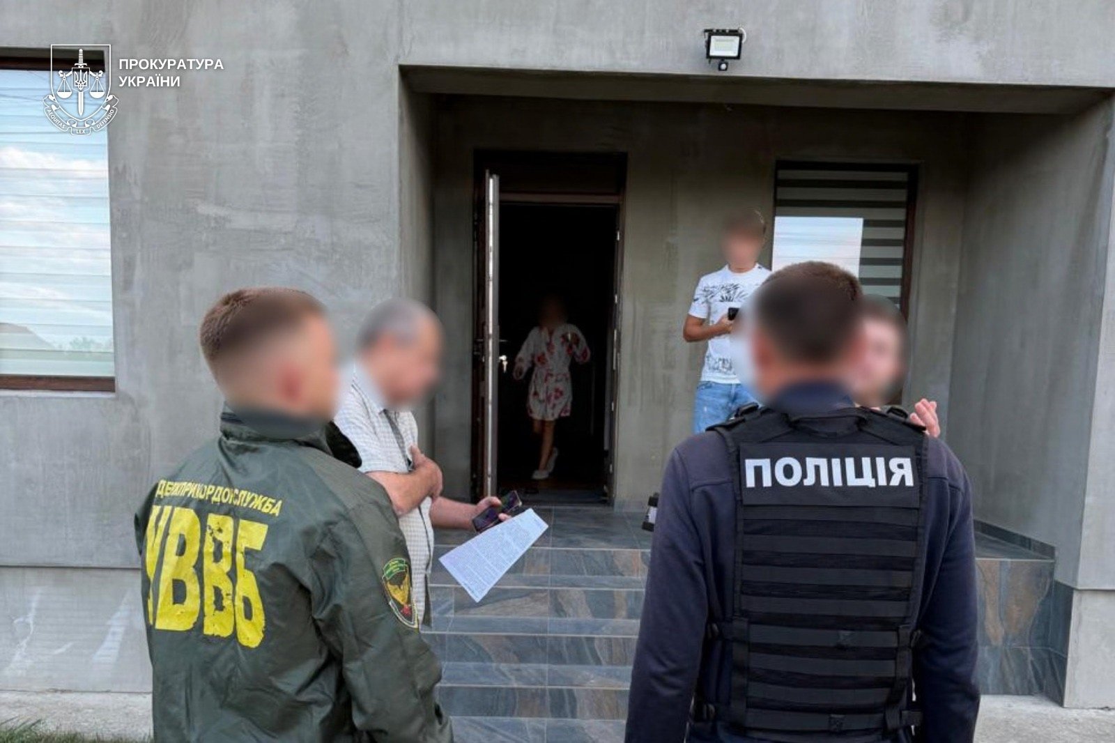 8 тисяч доларів за втечу через Закарпаття: правоохоронця та його спільника підозрюють у незаконному переправленні