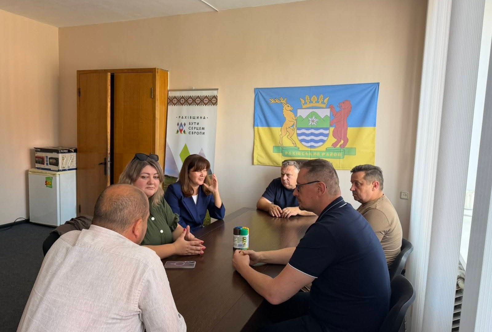 На Рахівщині вирішують долю екологічної безпеки району: влада та експерти екстрено зібралися на розмову