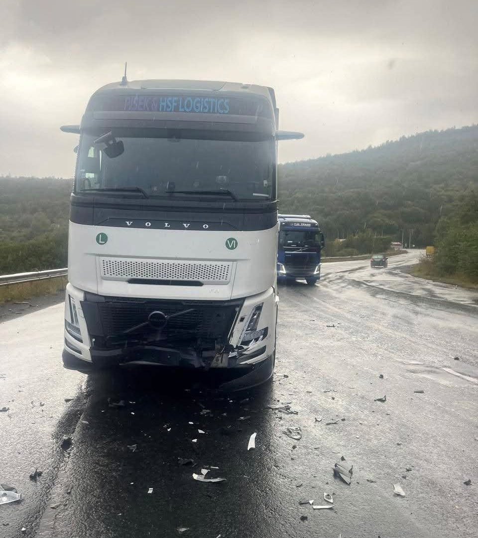 Трагедія біля Нижніх Воріт: на перевалі легковик врізався у дві вантажівки, є загиблий та поранені
