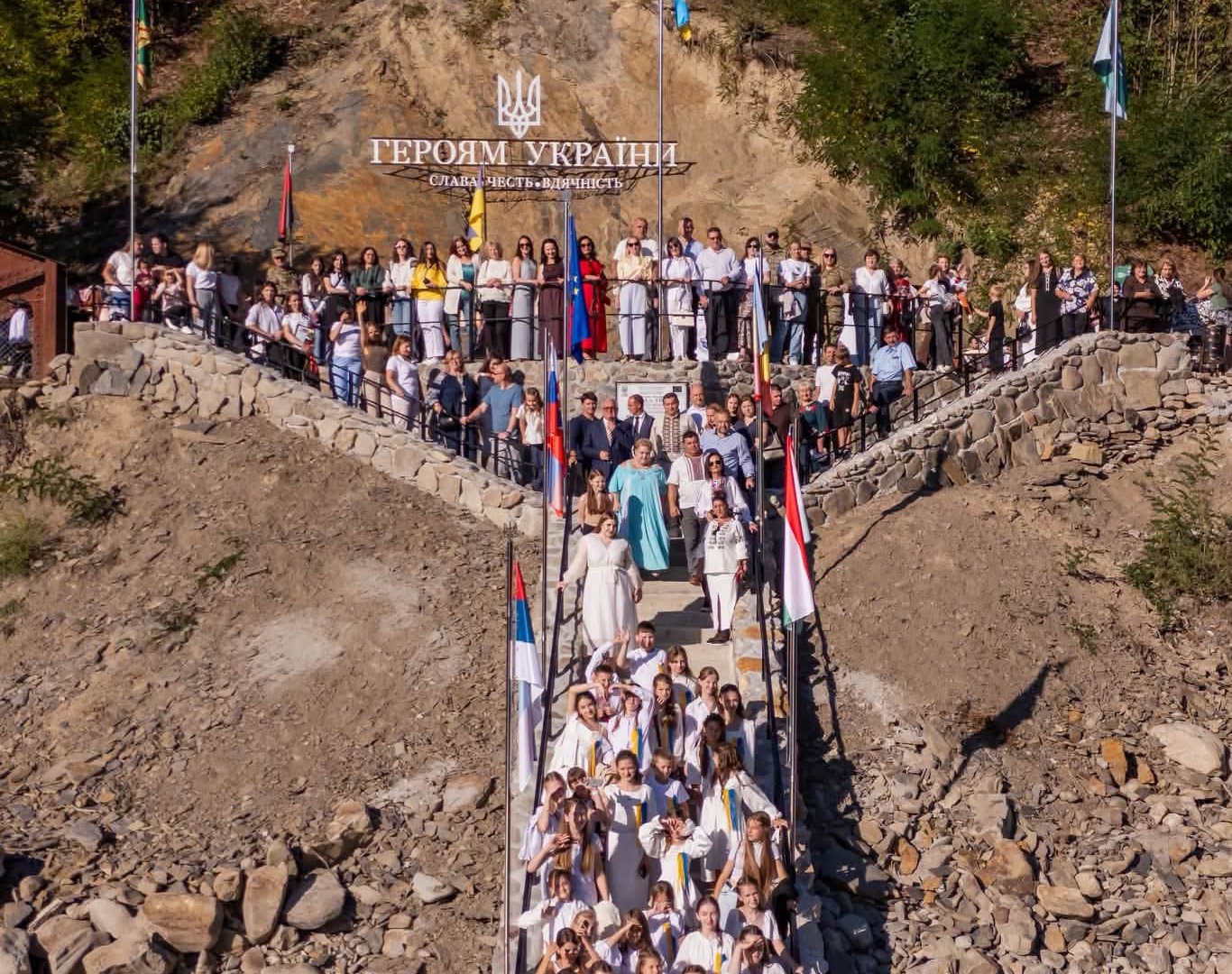 Символ єдності та надії: на Закарпатті у витоках Тиси відбувся масштабний міжнародний форум «Від Тиси до Дунаю»