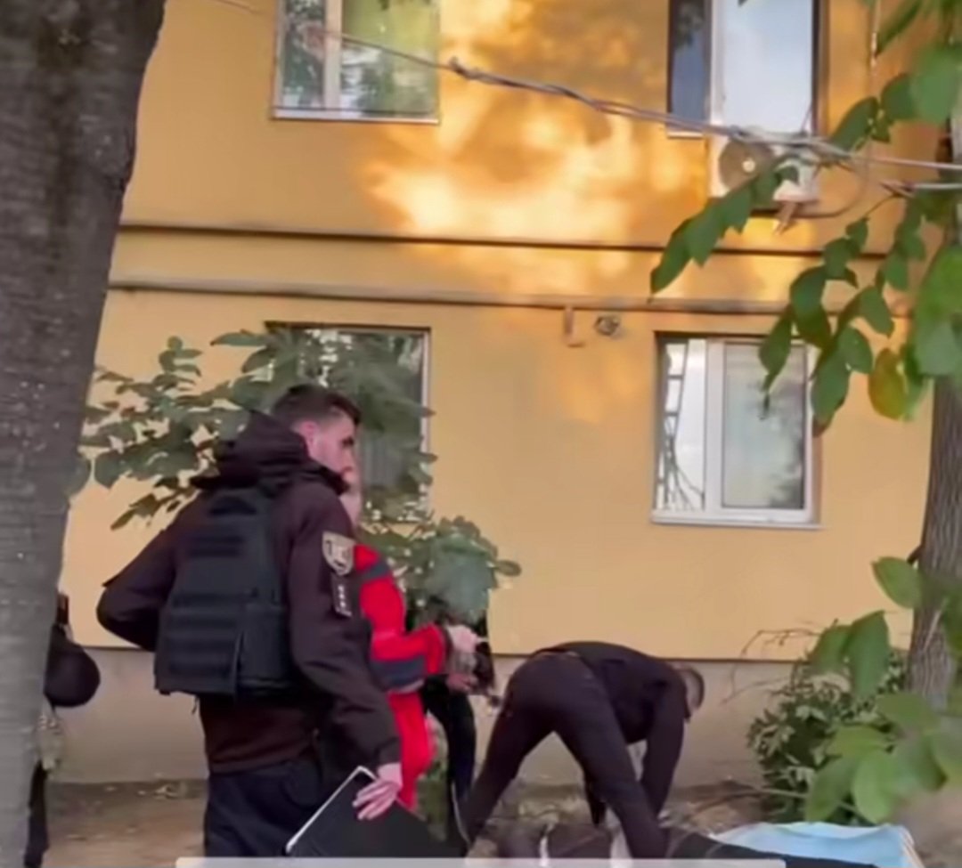 Трагедія на Чорновола в Ужгороді: обрізання дерев біля будинку закінчилося миттєвою смертю чоловіка